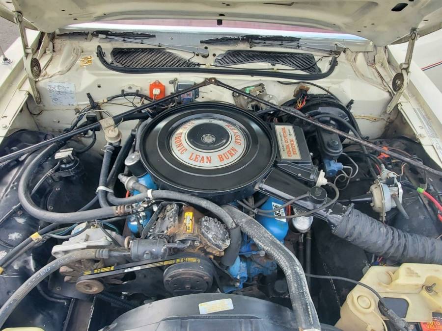 1979-Chrysler-300-E-58 engine.jpg